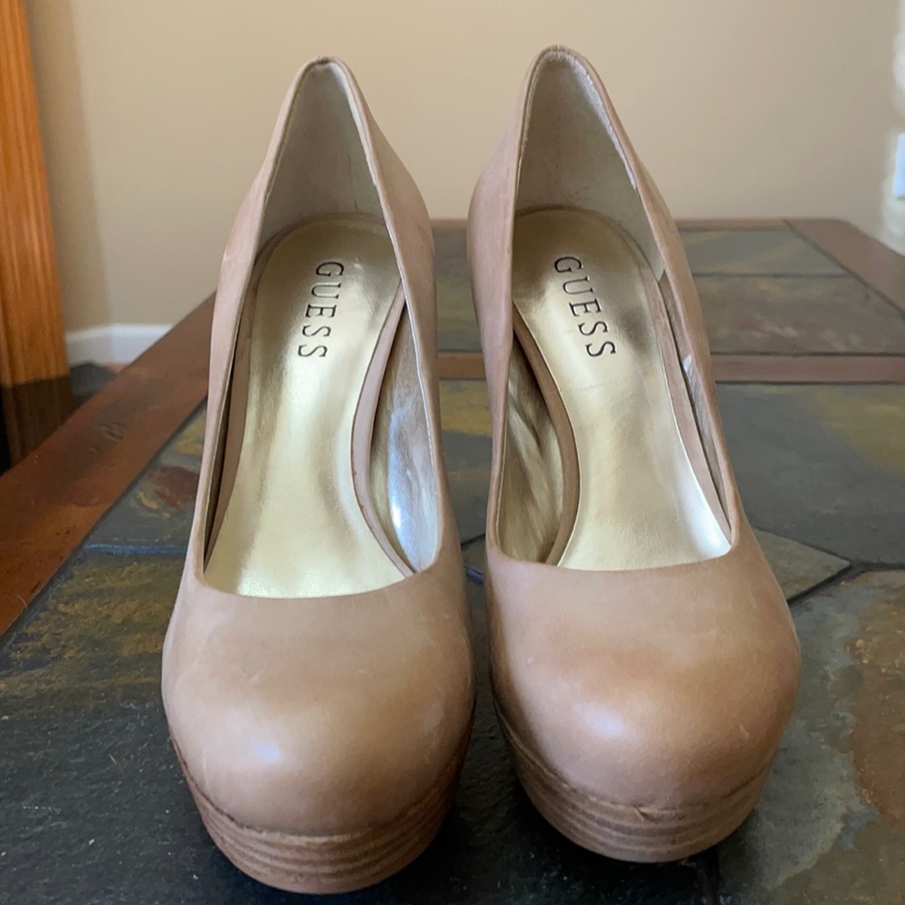 Tan 4 1/2 inch platform Guess dress shoe
